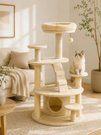 Arbre à chat beige Velouna installé dans un salon avec chat