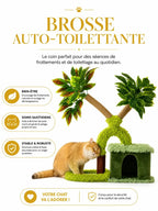 Chat utilisant la brosse auto-toilettante intégrée à l’arbre à chat manguier Mangoria.