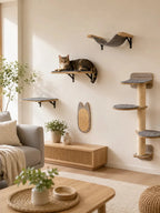 Arbre à chat mural Murania installé dans un salon avec plateformes et hamac