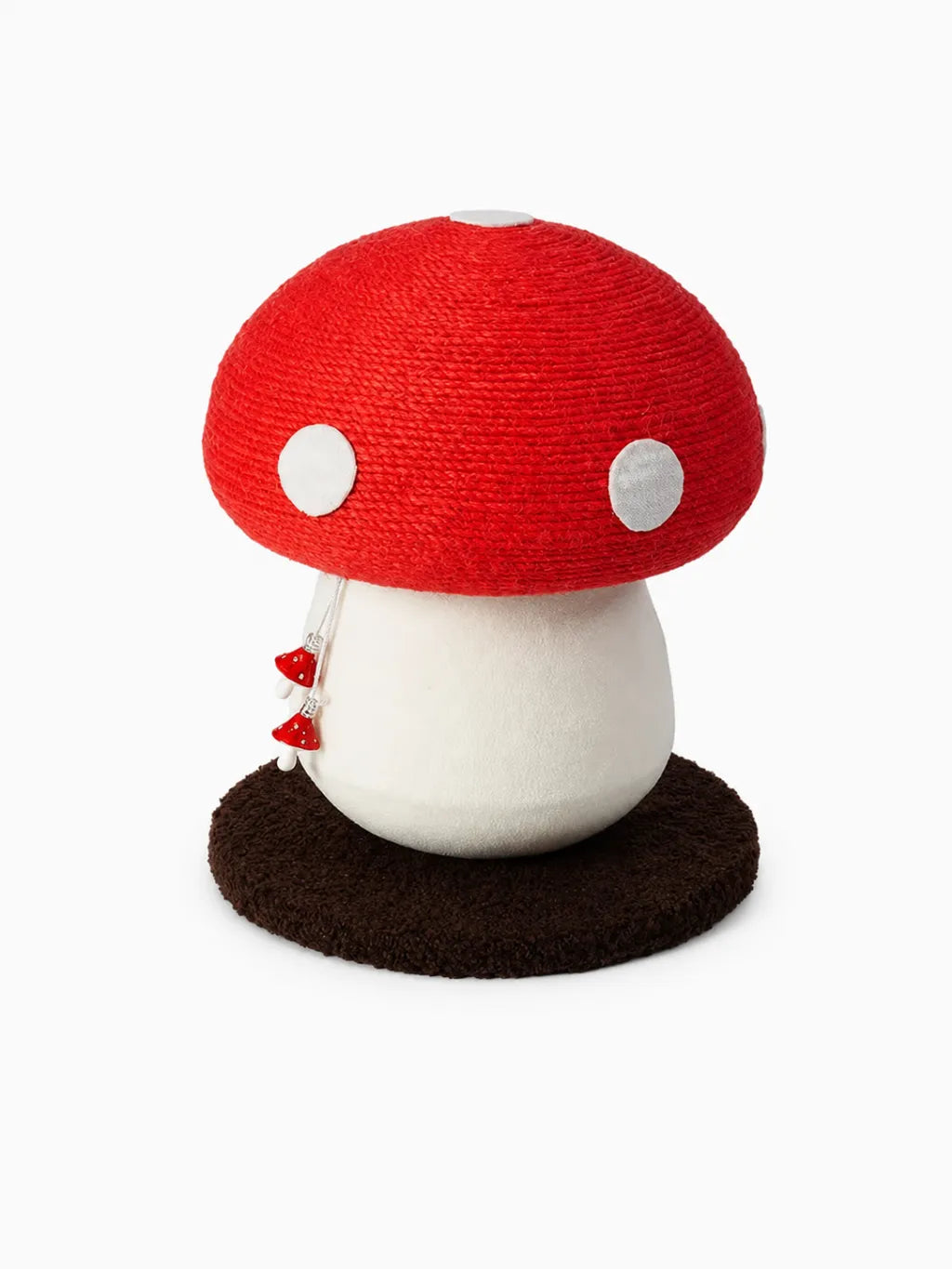 Griffoir pour chat champignon rouge Mycoria avec base ronde et jouets suspendus sur fond blanc