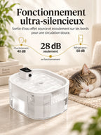 Fontaine à eau jaune Doralie en fonctionnement discret à 28 dB près d’un chat au repos.