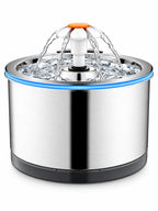 Fontaine à eau pour chat Florévia en inox 304 avec embout fleur blanc et orange, sur fond blanc.