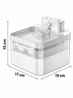 Dimensions de la fontaine Lumévia : 17 × 19 cm et 15 cm de hauteur.