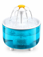 Fontaine à eau pour chat Azuréa bleue transparente de 1,2 L avec diffuseur en fleur sur fond blanc.