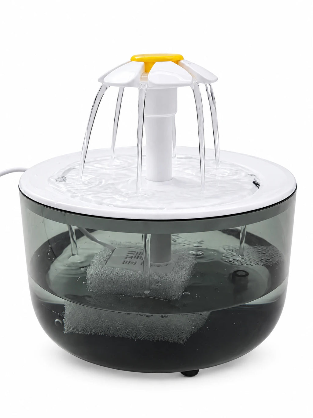 Fontaine à eau pour chat Graphéa grise transparente de 1,2 L avec jets multiples sur fond blanc.