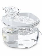 Fontaine à eau pour chat blanche hexagonale Perléa de 1,2 L avec réservoir transparent, sur fond blanc.