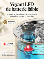 Gros plan du voyant LED rouge de batterie faible sur le module de la fontaine Enduréa.