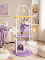 Grand arbre à chat lune violet Lunaria installé en intérieur pour créer un territoire vertical